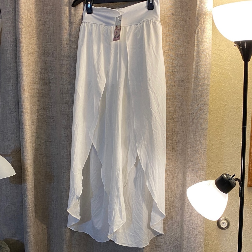 HALARA breezeful palazzo flowy white pants with hidden biker shorts